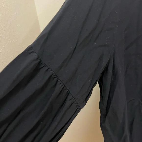Old Navy Black Women's Blouse - Picture 3 of 6